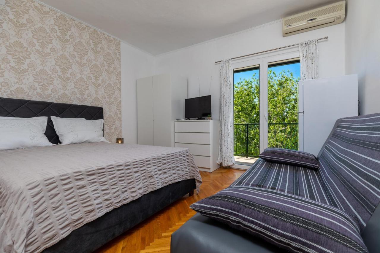 Apartments By The Sea Lokva Rogoznica, Omis - 18638 Exterior photo